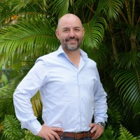 E-mail e número de telefone de Alexander Suma