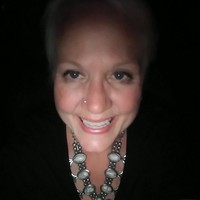 Private Company Employee Julia Cox's profile photo