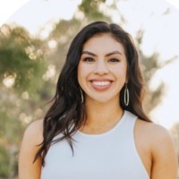 Streamline™ Employee Yenni H's profile photo