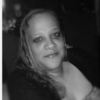 Custom Movers Services Employee Michelle Watson's profile photo