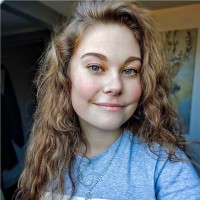Simone Olsen Email