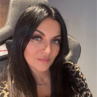 Caroline Rigault Email