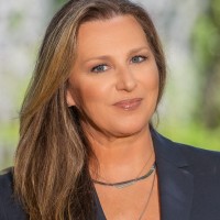 Jen O'Connell-Robertson Email & Phone Number