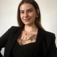 Kira Schubert Email
