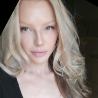 Adriana Comprelli Email & Phone Number
