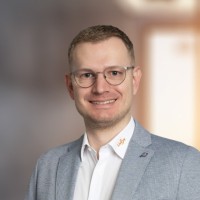 Tobias Bayer Email
