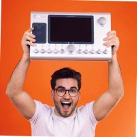 Simon Decker Email