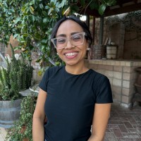 Lil' Libros Employee Evelin Servin's profile photo
