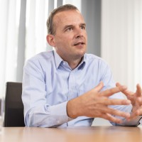 E-mail e número de telefone de Kjeld Jespersen