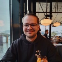 Tom Kühl Email
