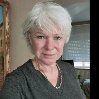 Caroline van der Perre Email