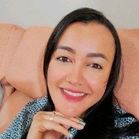 Nívia A. Email