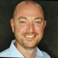 E-mail e número de telefone de Paul Romer-Ormiston