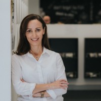 Leanne Loch Email & Phone Number