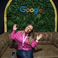 Thais Valadares Email