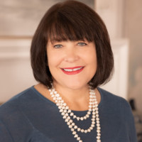 Surterre Properties Luxury Real Estate Brokerage Employee Julie Kuns's profile photo