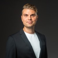 Jonathan Hjelmåker Email