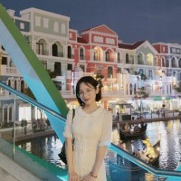 Hồng Trần Email