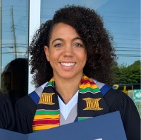Detect Employee Amelia Kahr's profile photo