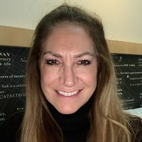 rockflowerpaper Employee Gabriela Shultz's profile photo