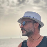 Email e telefono di Louis Saleh