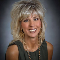 Stephanie Holt Email & Phone Number