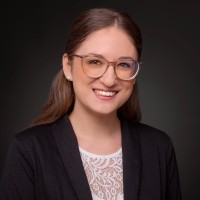 Viktória Sárközi Email