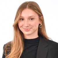 Knowledge Perk Employee Ella Pflueger's profile photo