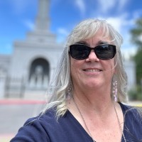 Leslie Parker Email