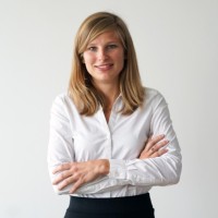 Iva Makovec Email