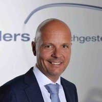 Schroders Capital Employee Roger Hennig's profile photo
