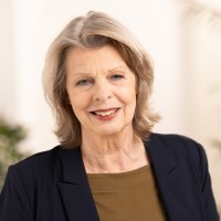 Anja MacHielse Email