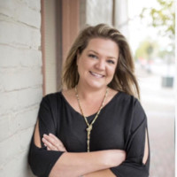 Dealers Truck Equipment Co., LLC. Employee Elizabeth Lolley's profile photo