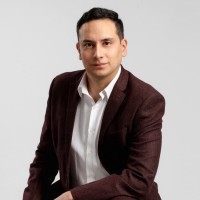 Roberto Arias Email