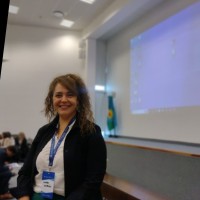 Laura Oyarzún Email