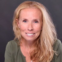 Harvard Business Review Employee Julie Devoll's profile photo