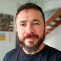 Victor Oliveira Email