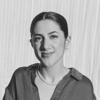 Devina Saberi Email
