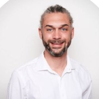 Simon Truskawa Email