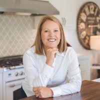Leslie Smith Email & Phone Number