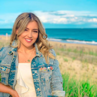 Scentbird Employee Rhianna Welhous's profile photo