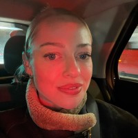 E-mail e número de telefone de Arina Logacheva