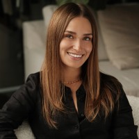 Oak Essentials Employee Giana León's profile photo