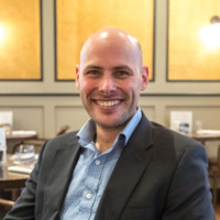 E-mail e número de telefone de Stuart McNamara