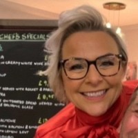 Proficient Employee Helen Cii's profile photo