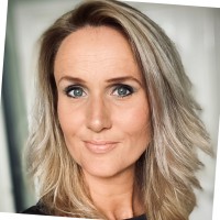 Irma Pekkeriet Email
