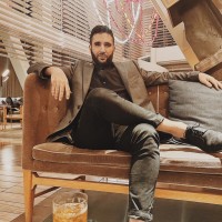 E-mail e número de telefone de Justin Pakdaman