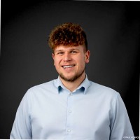 Steven Docker Associates Employee Raf Aciat's profile photo