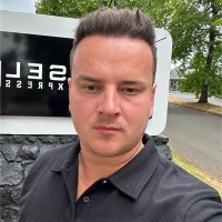 Diesel Auto Express Employee Vlad Volovik's profile photo