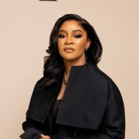 E-mail e número de telefone de Deola Alade